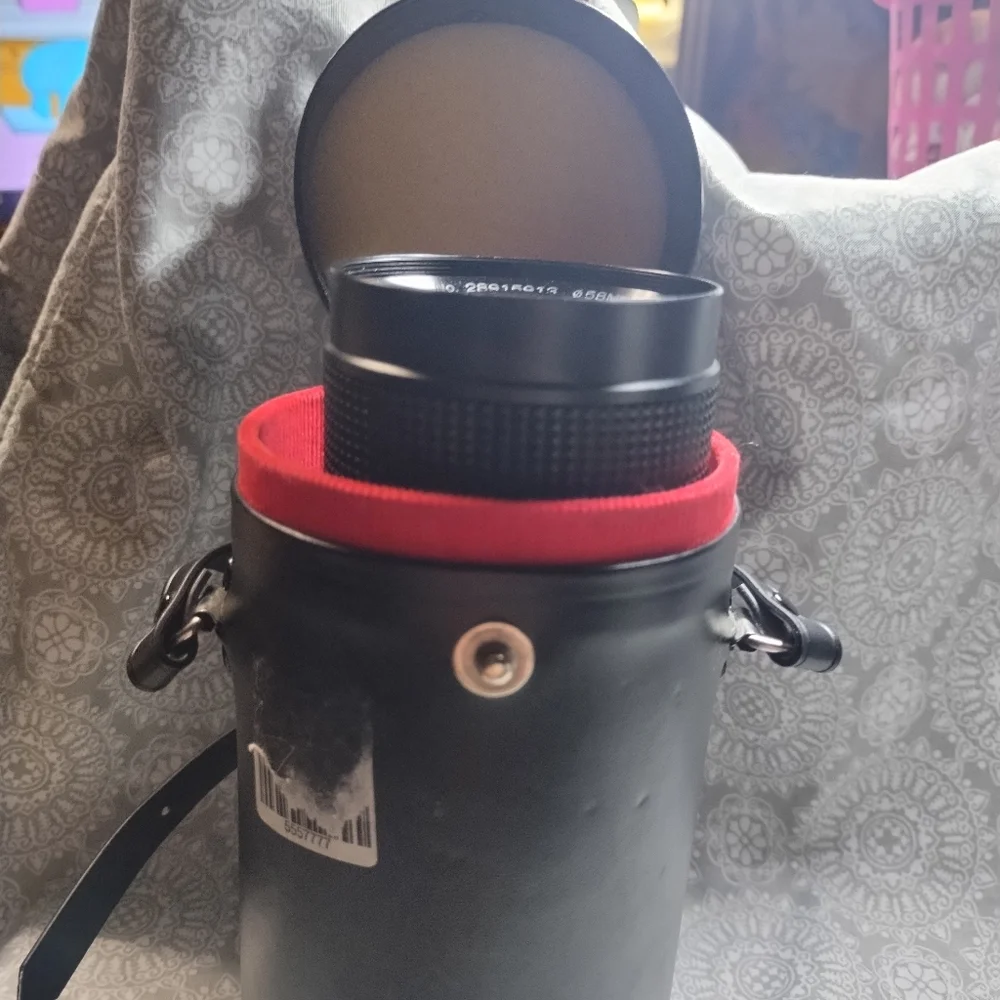 Vivitar 100-200mm f4 Close Focus Lens with case